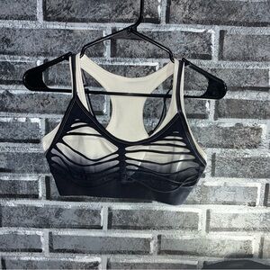 💥BRAND NEW💥 CUT OUT RAZORBACK SPORTS BRA SIZE SMALL 🫶